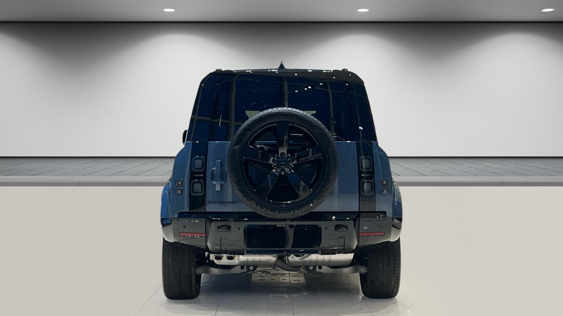Land Rover Defender view 4