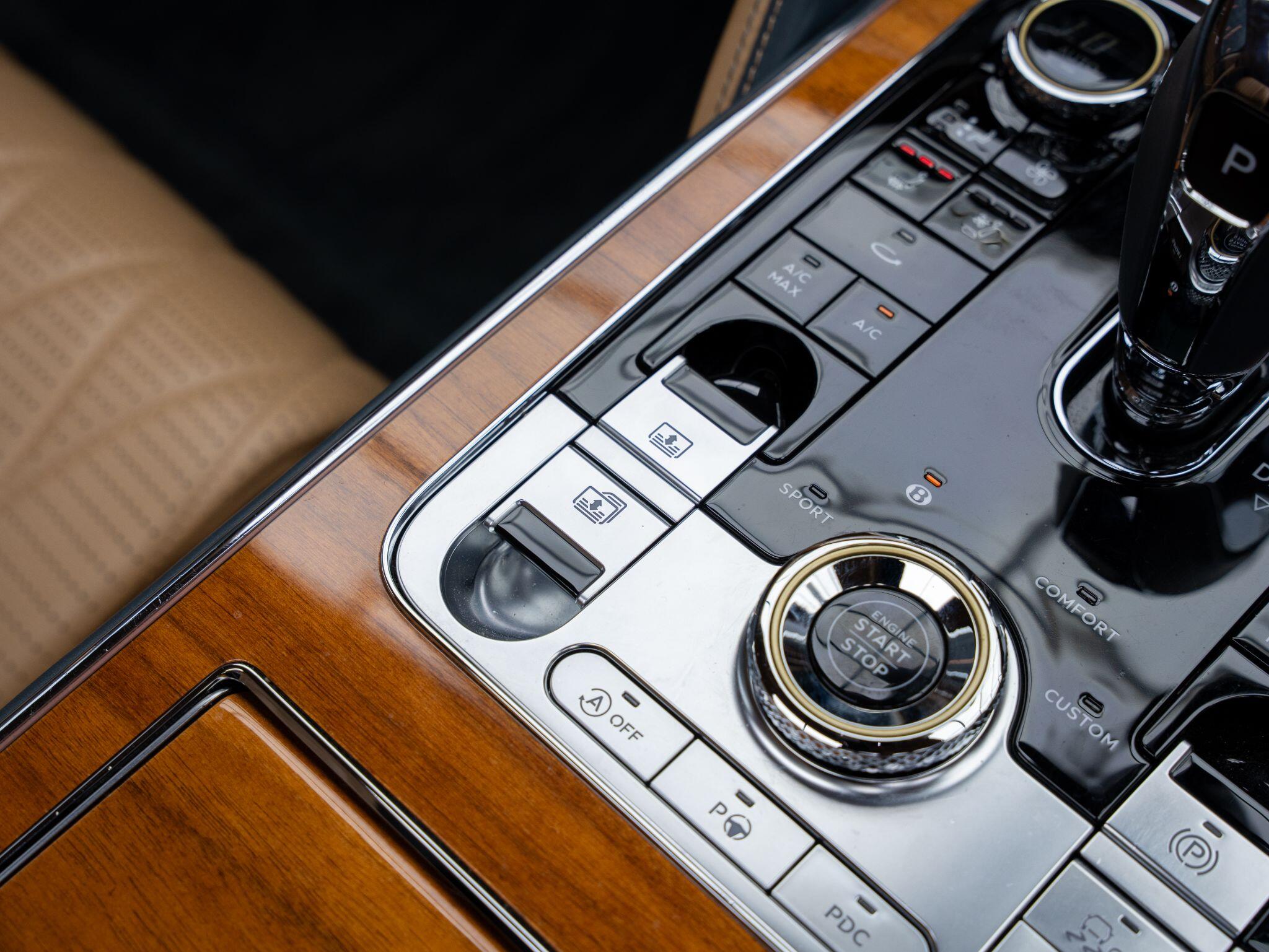 Bentley Flying Spur view 33