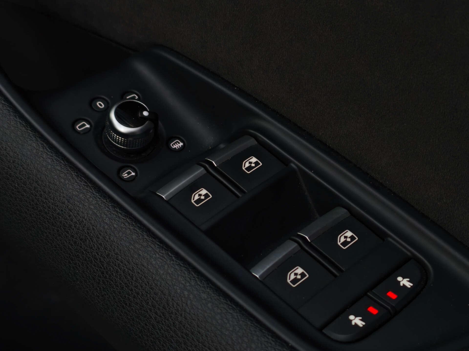 Audi SQ7 view 24