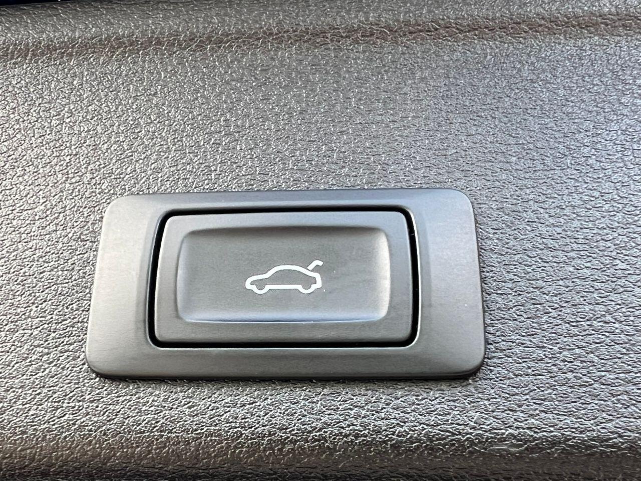 Audi A4 view 34