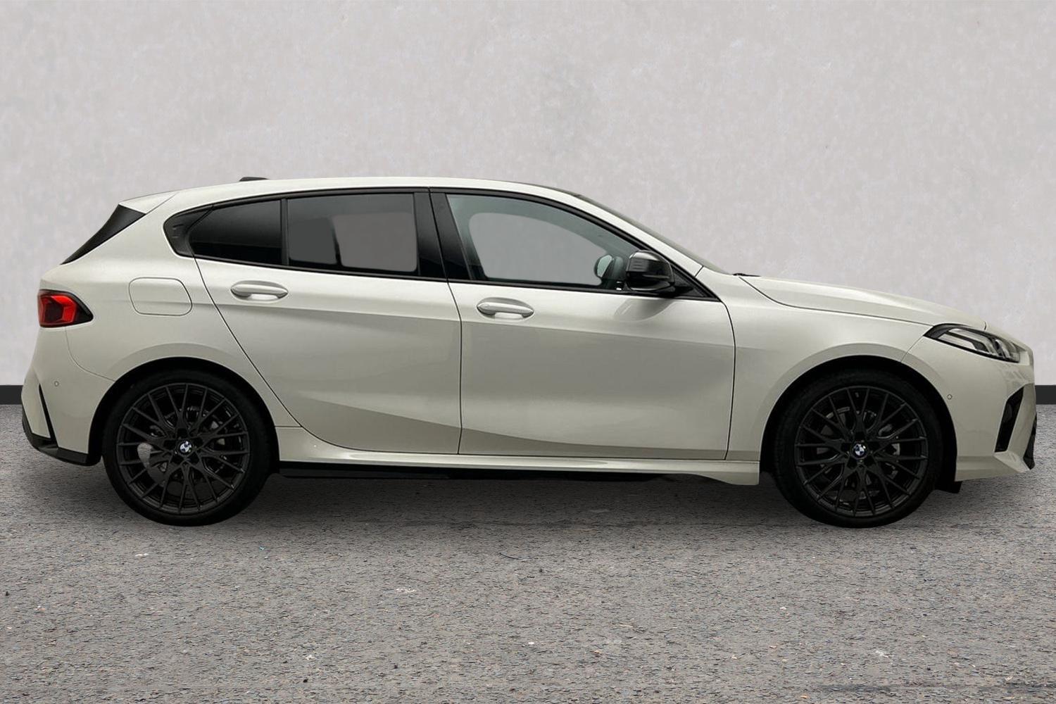 BMW 1 Series view 3