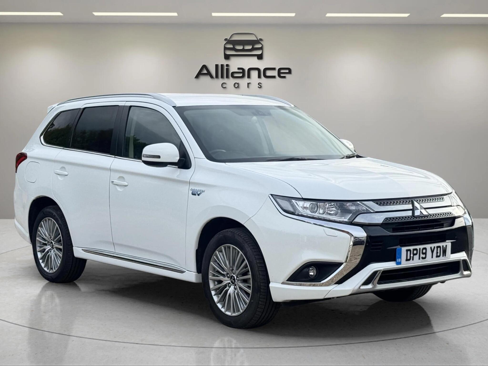 Mitsubishi Outlander view 16