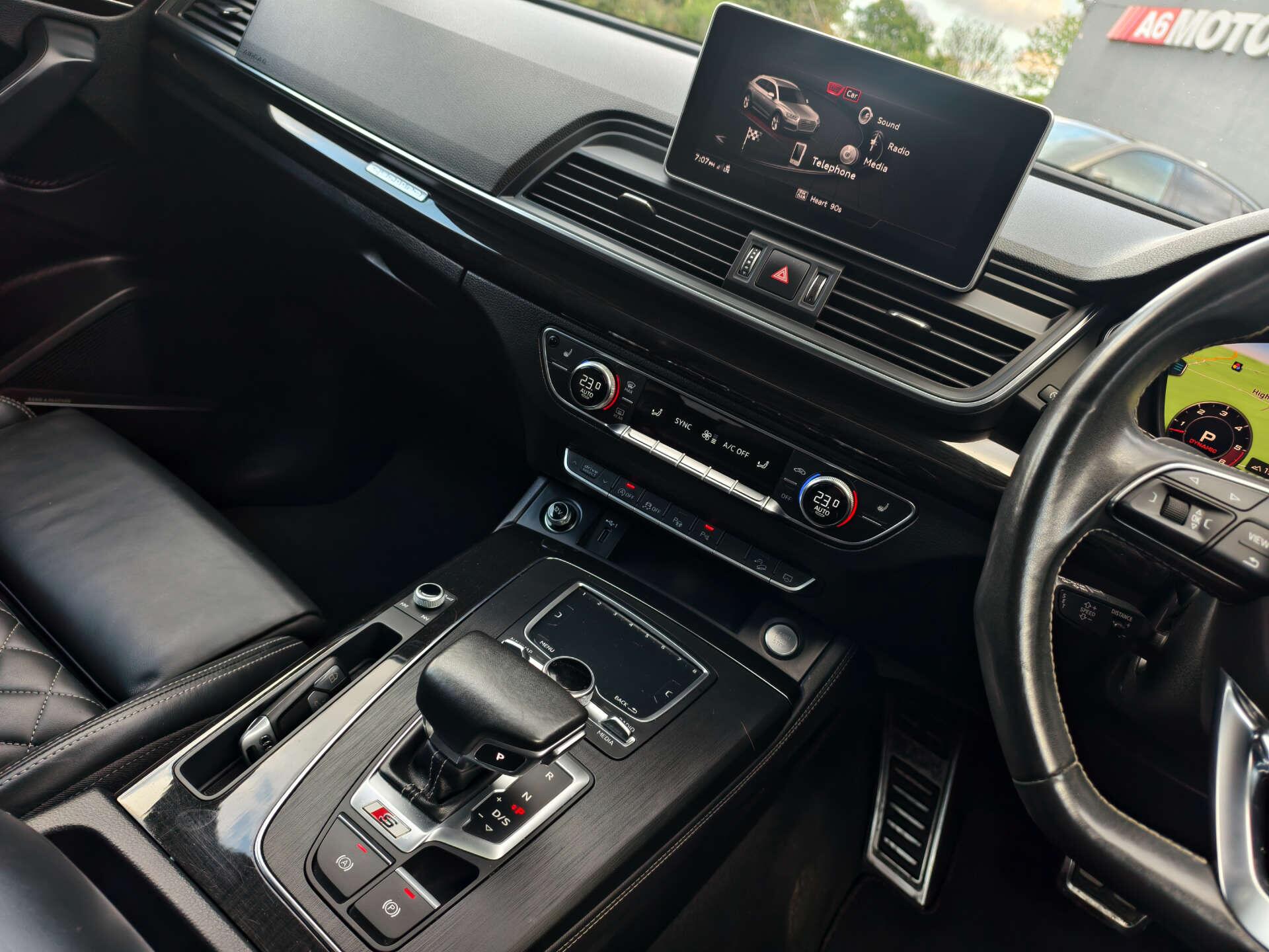 Audi SQ5 view 43