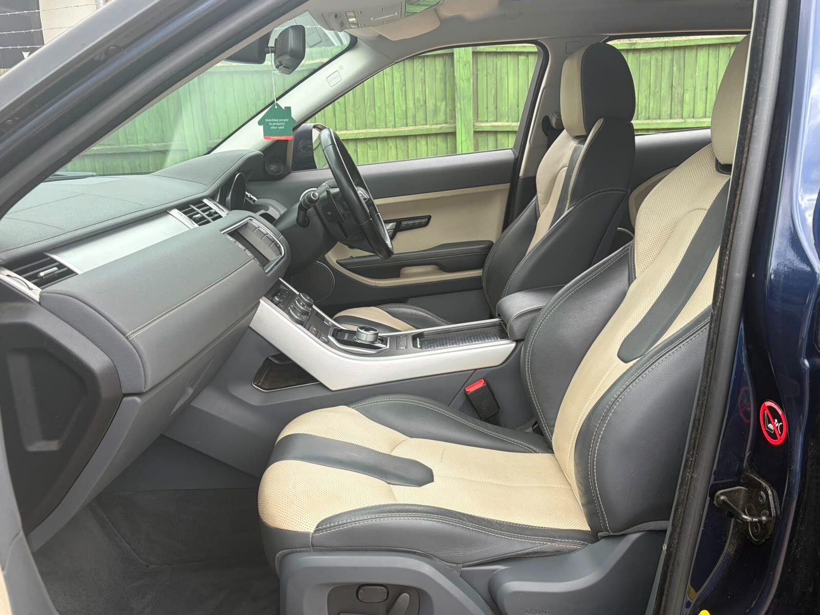 Land Rover Range Rover Evoque view 26