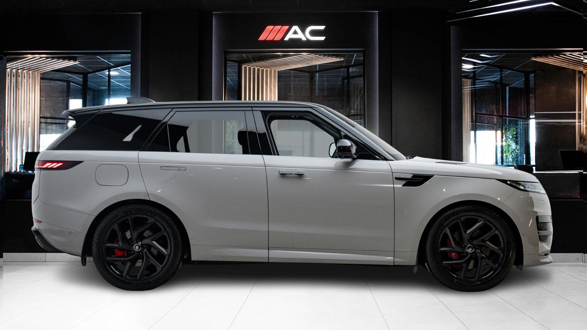 Land Rover Range Rover Sport view 3