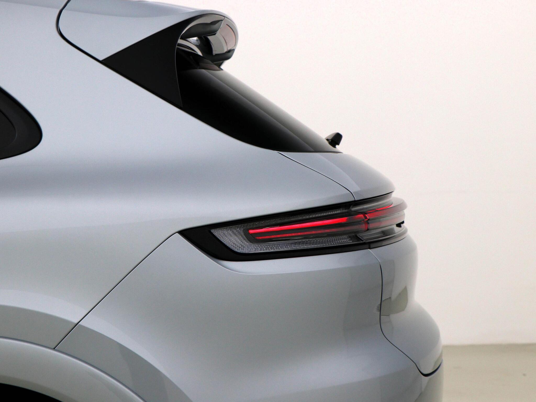 Porsche Cayenne view 14