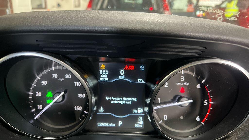 Land Rover Discovery view 8