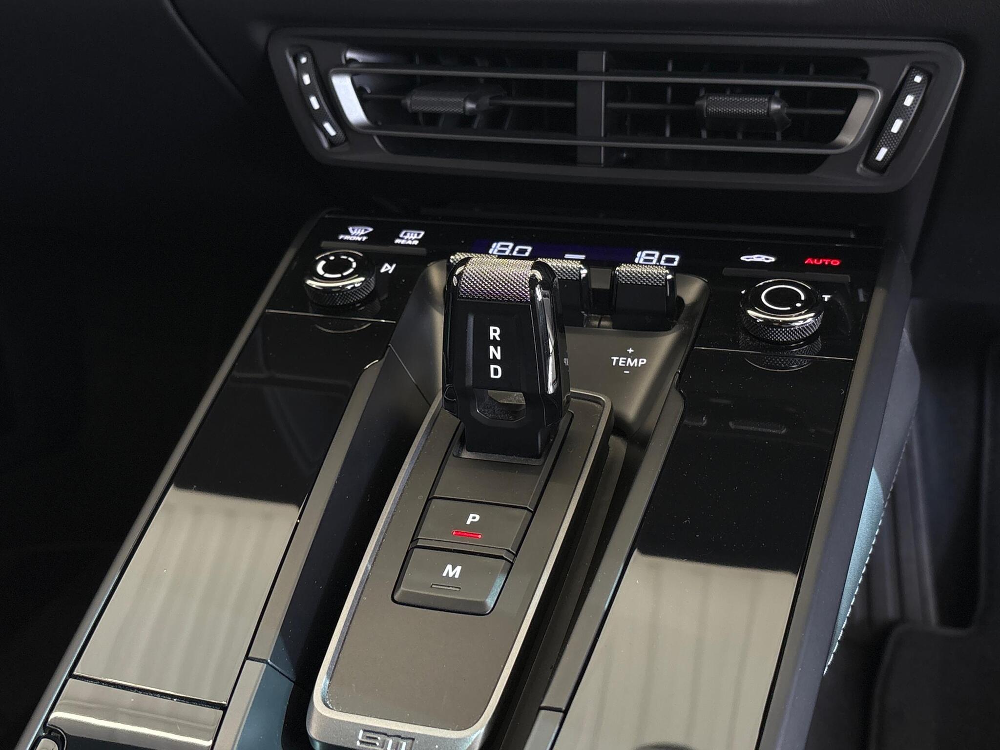 Porsche 911 view 12