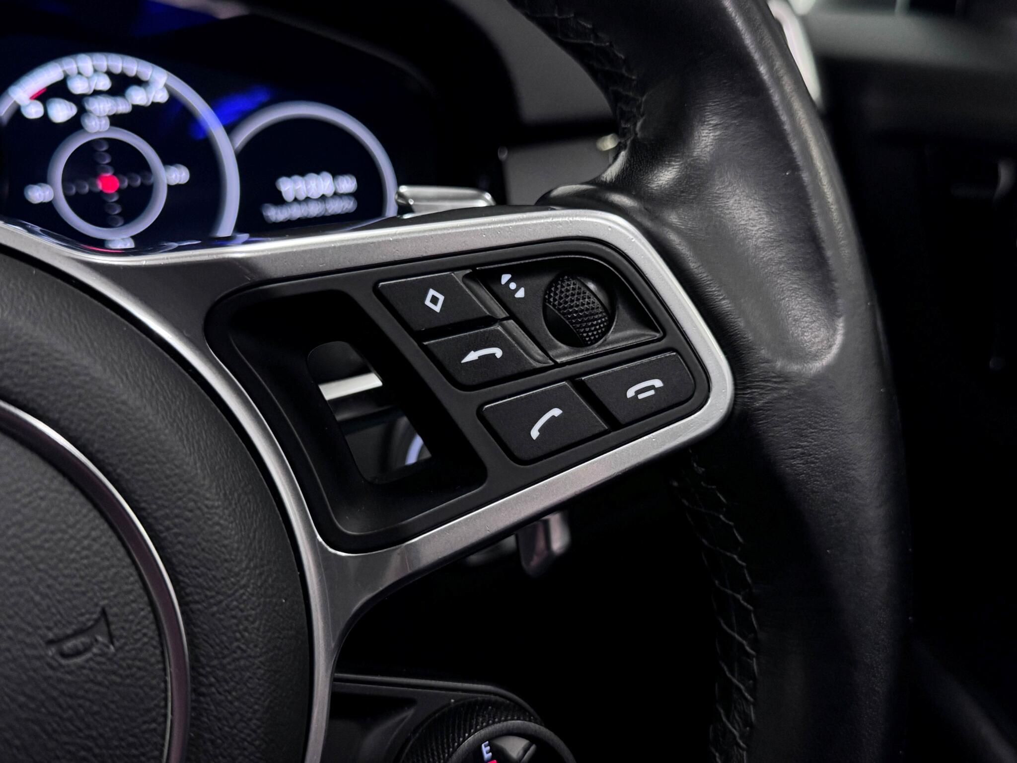 Porsche Cayenne view 16