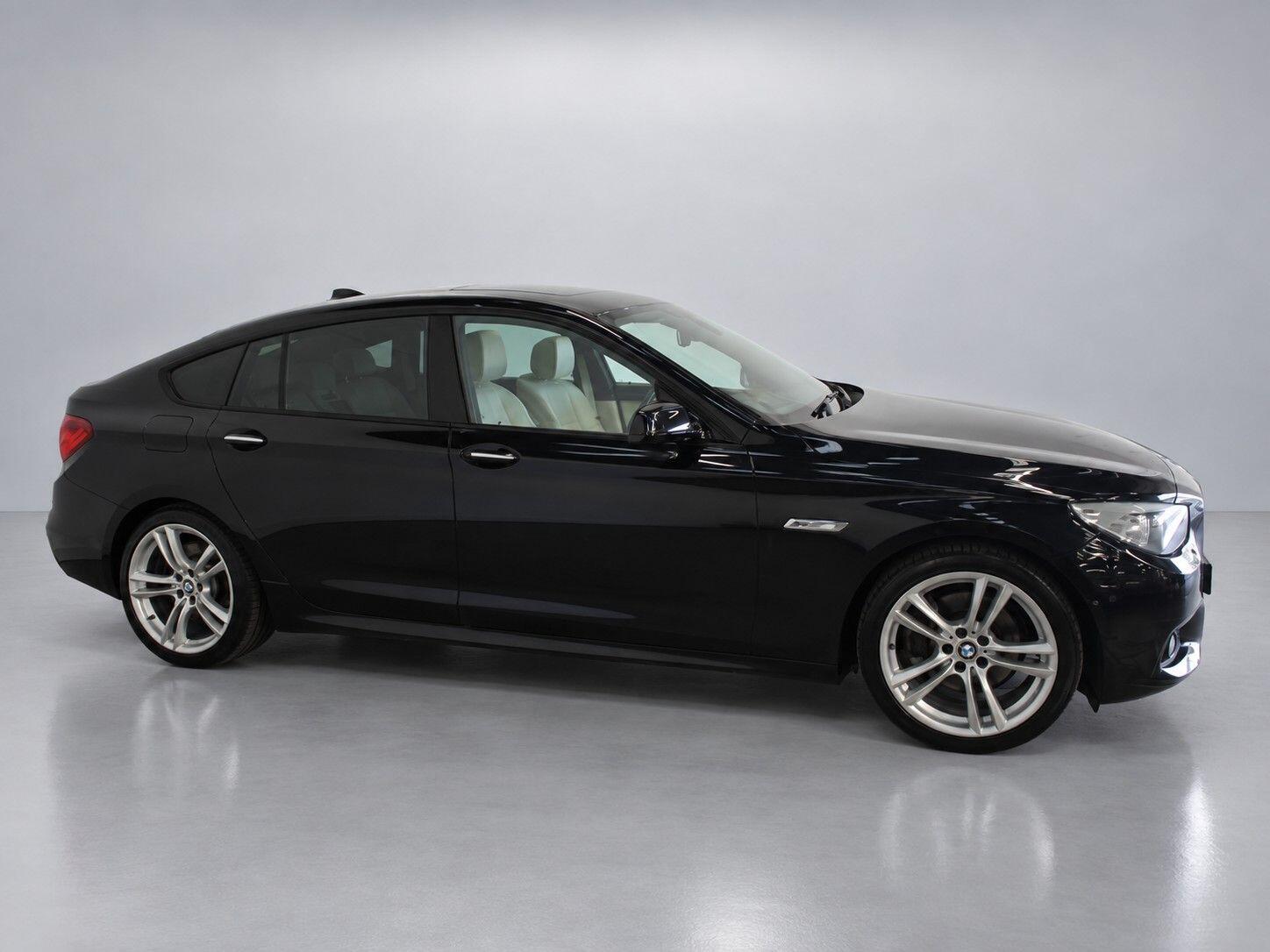 BMW 5 Series view 4