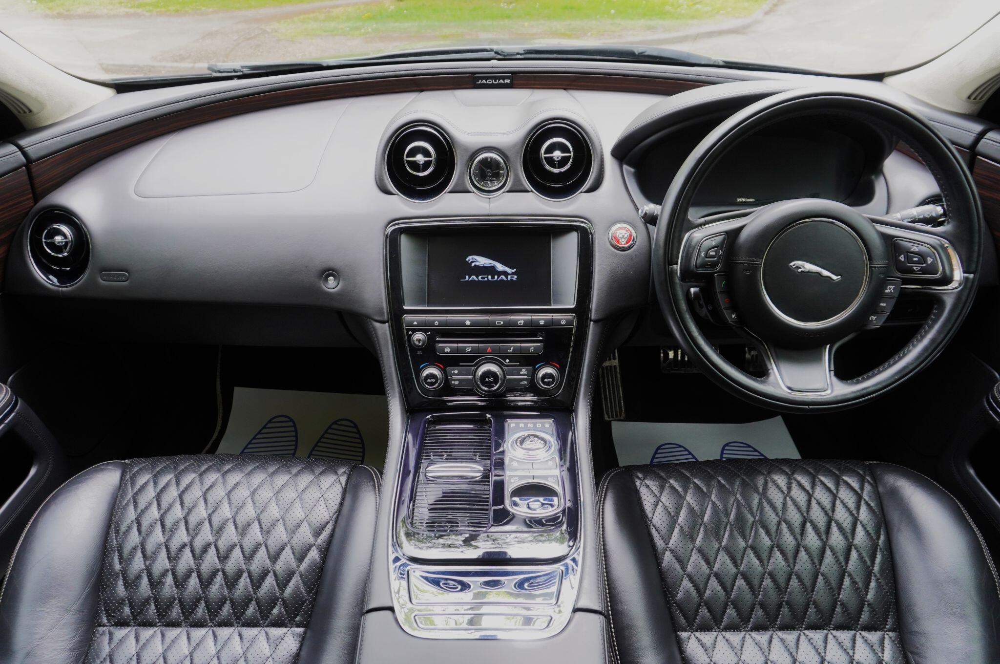 Jaguar XJ view 21