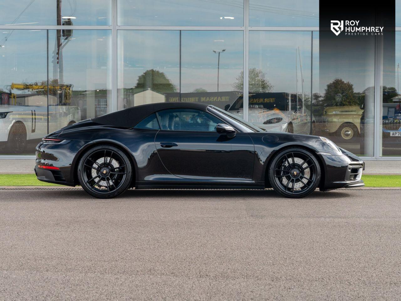 Porsche 911 view 8