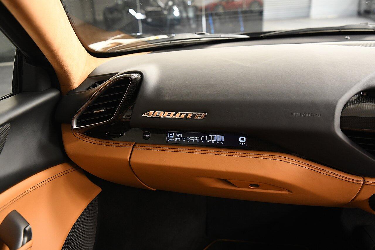Ferrari 488 view 15