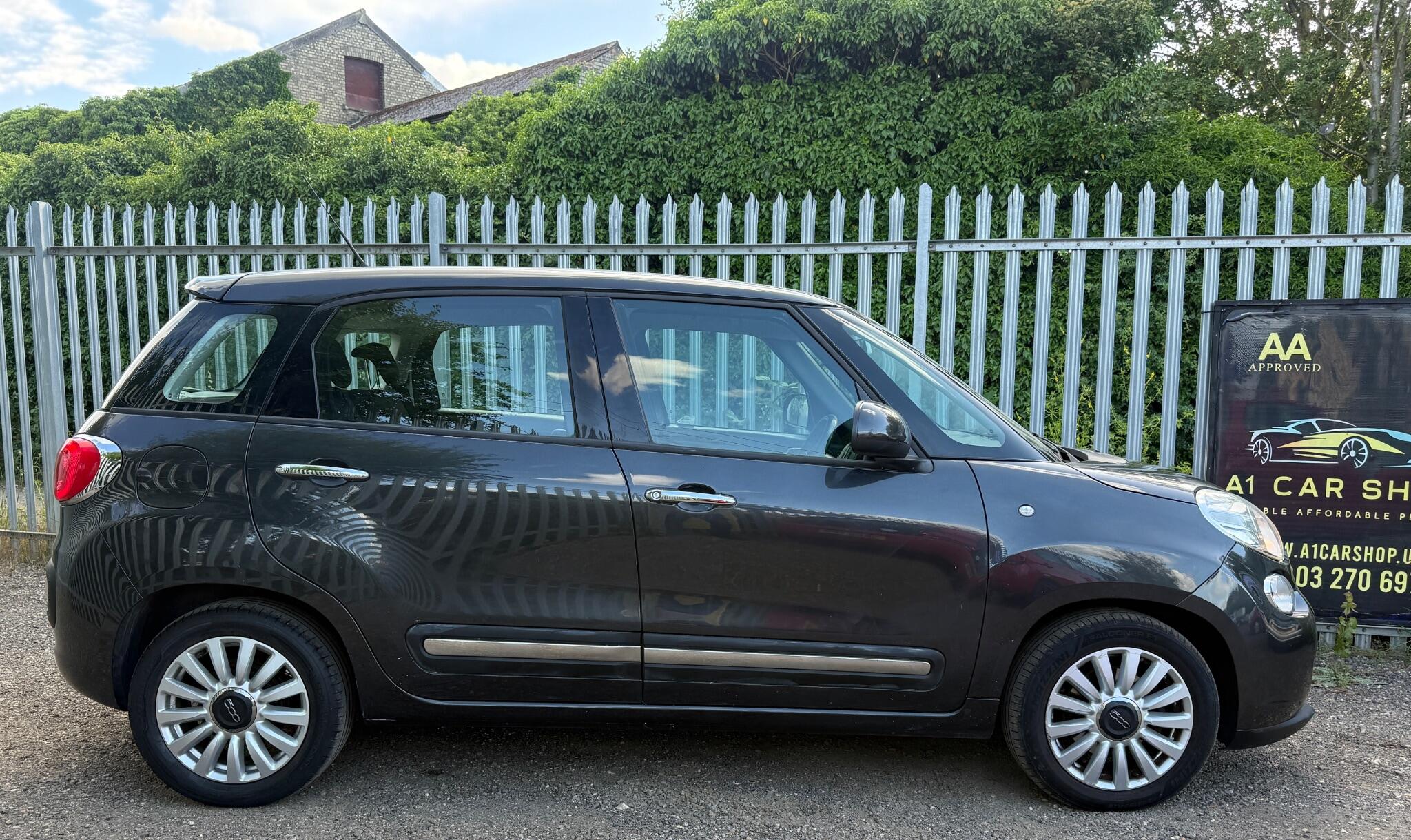 2015 Fiat 500L image 12