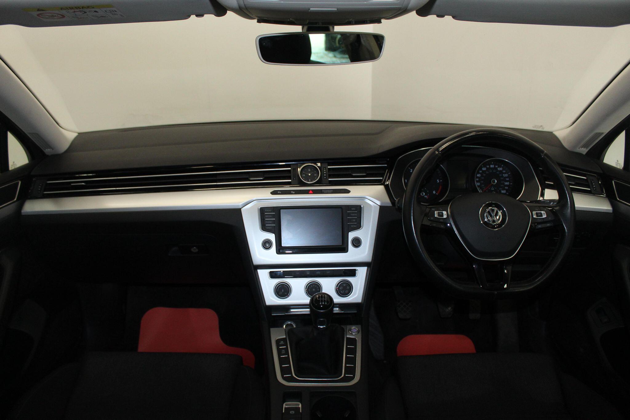 Volkswagen Passat view 29