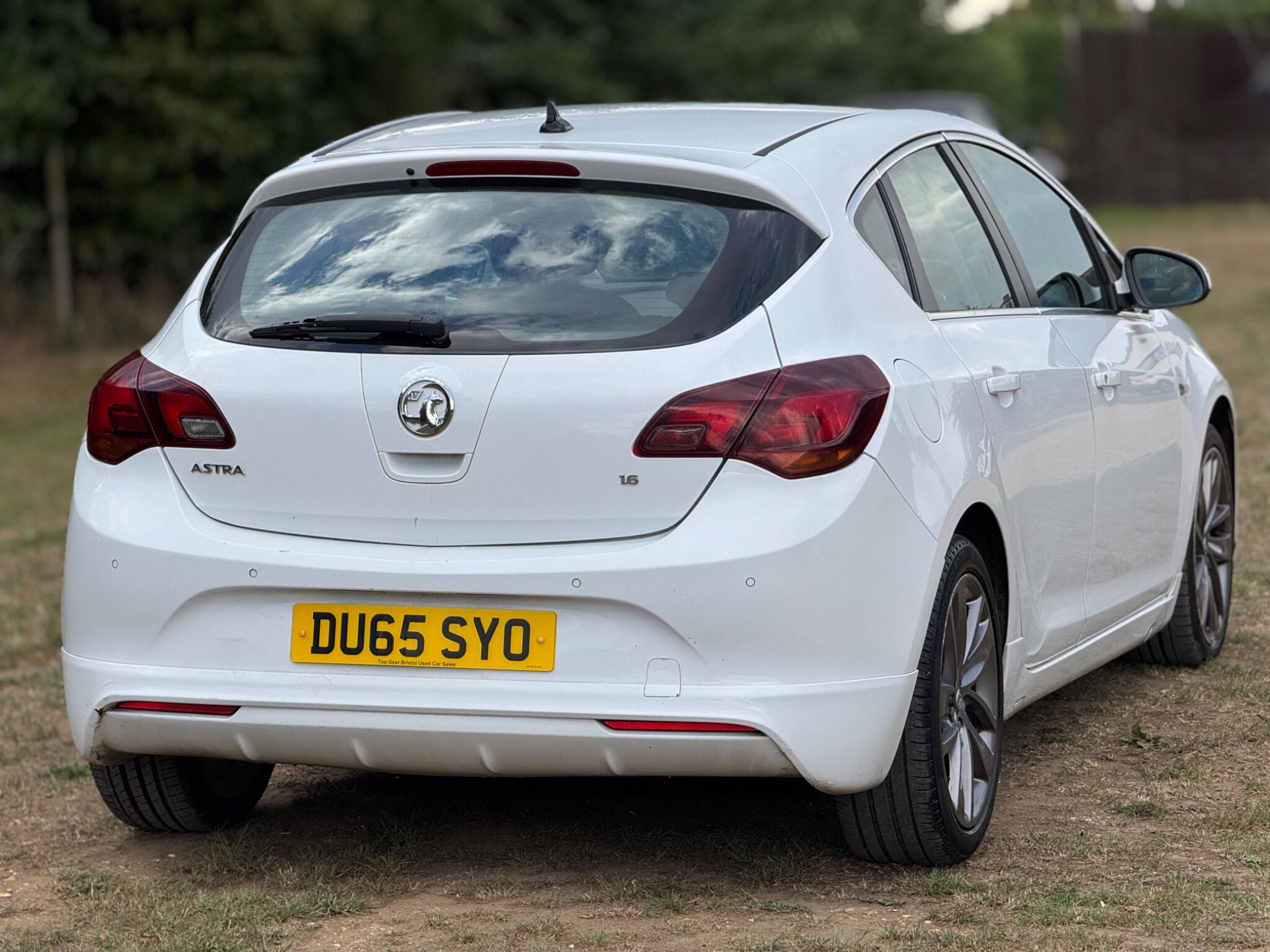 2015 Vauxhall Astra 1.6i Tech Line GT Euro 6 5dr image 11