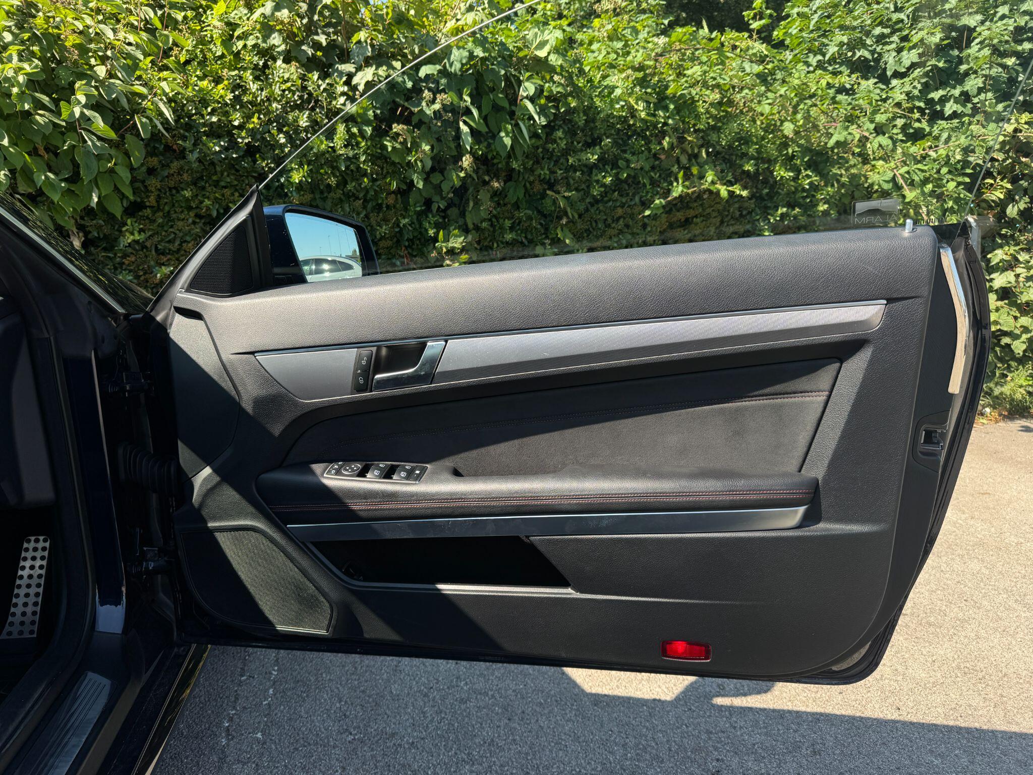 Mercedes-Benz E Class view 27