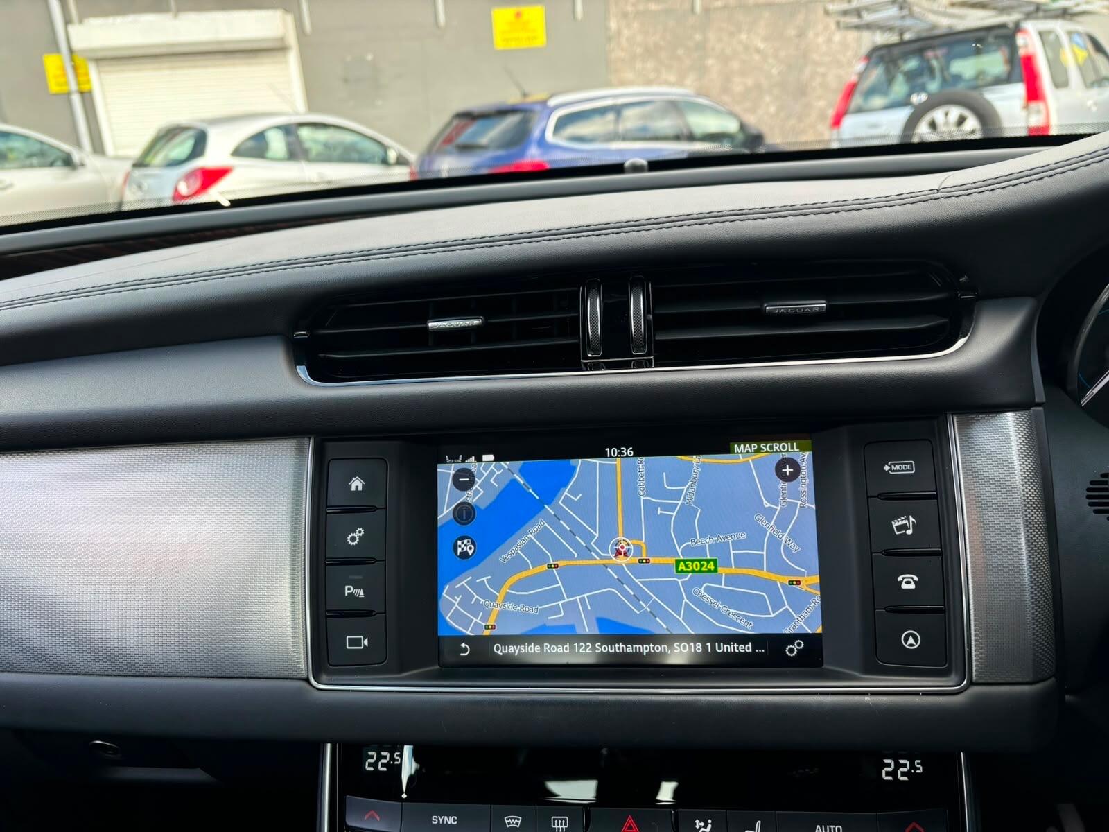 Jaguar XF view 10