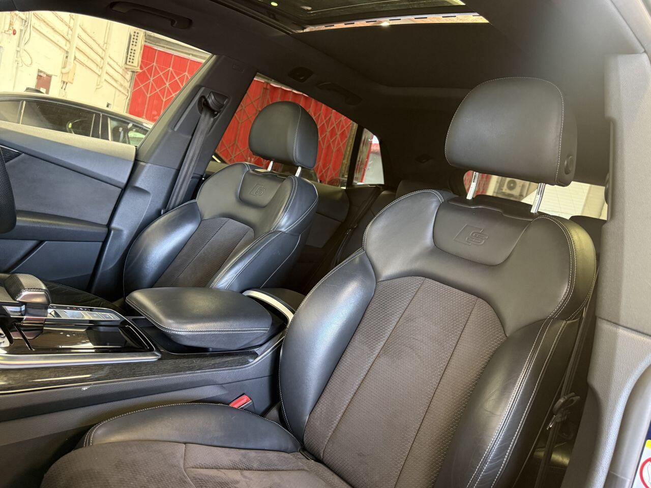 Audi Q8 view 60