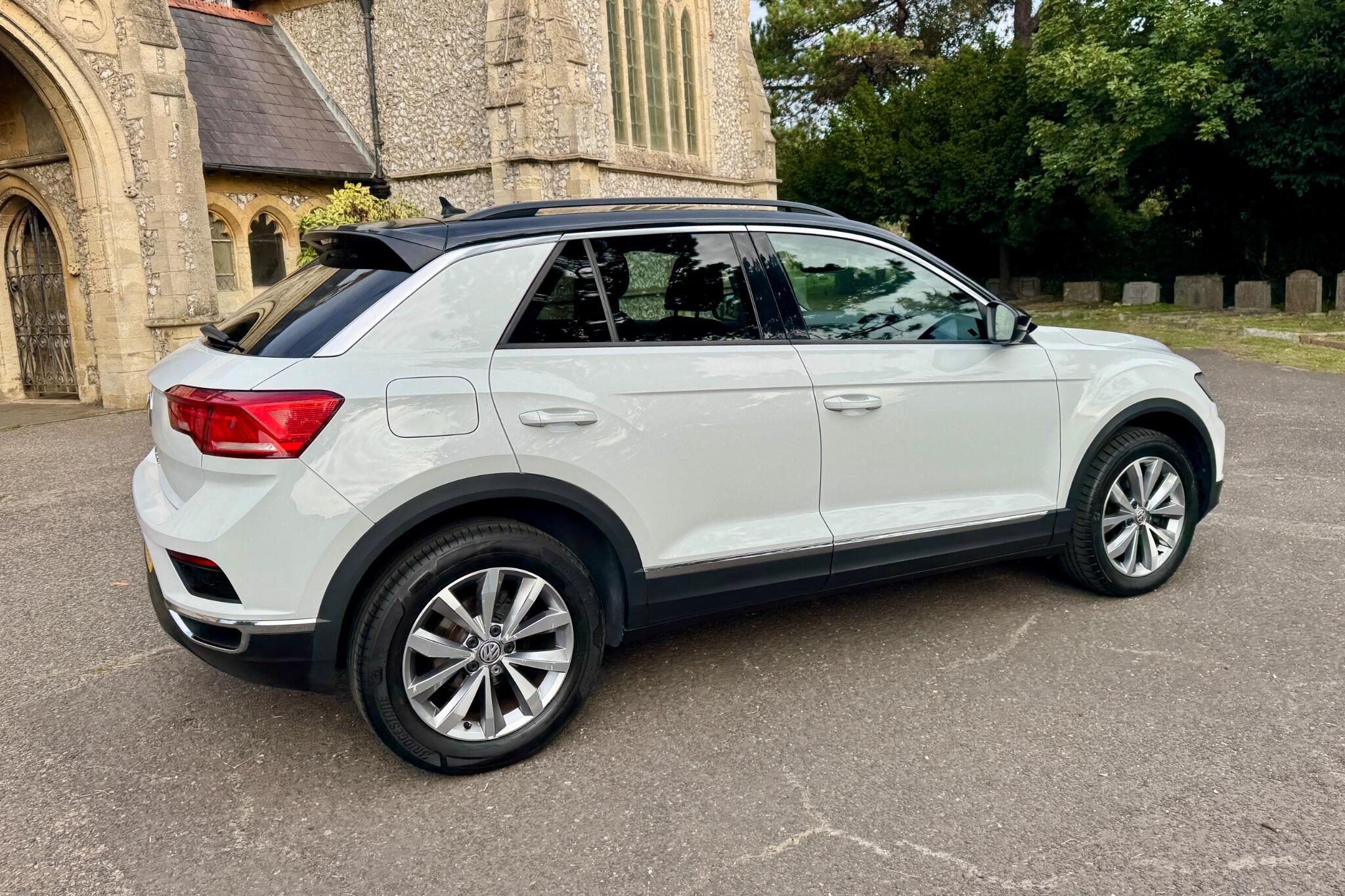 Volkswagen T-Roc view 18