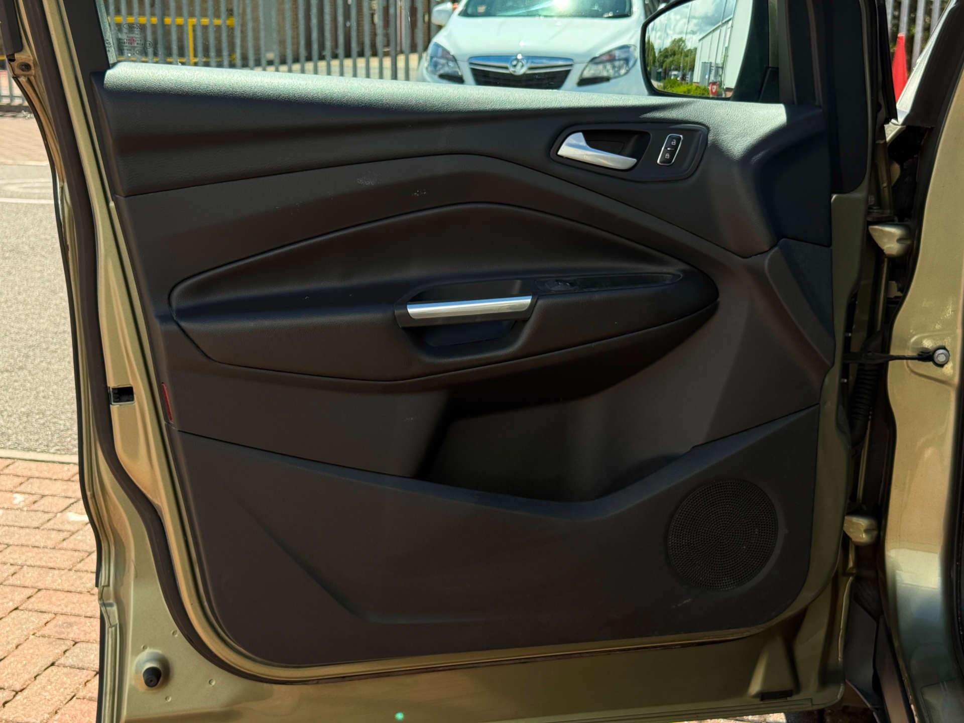 Ford Kuga view 42