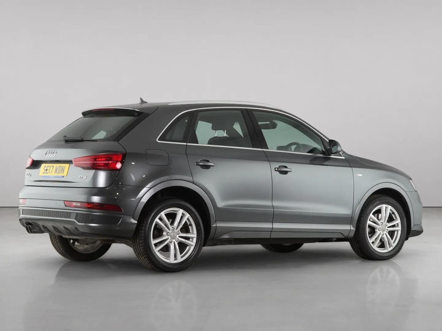 Audi Q3 view 12