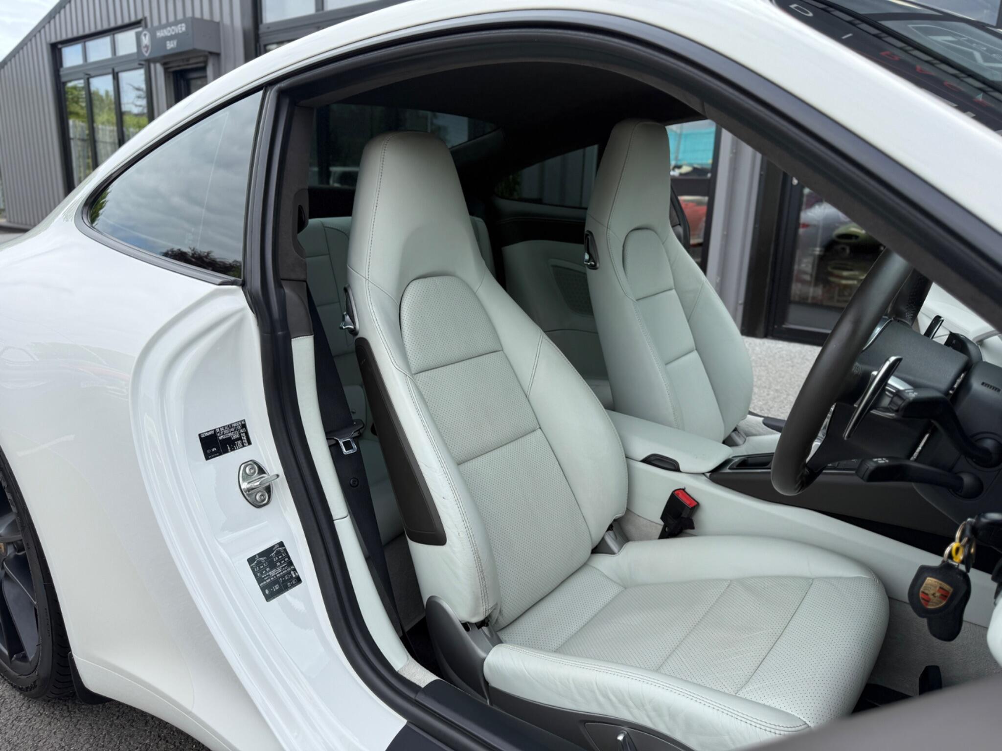 Porsche 911 view 23
