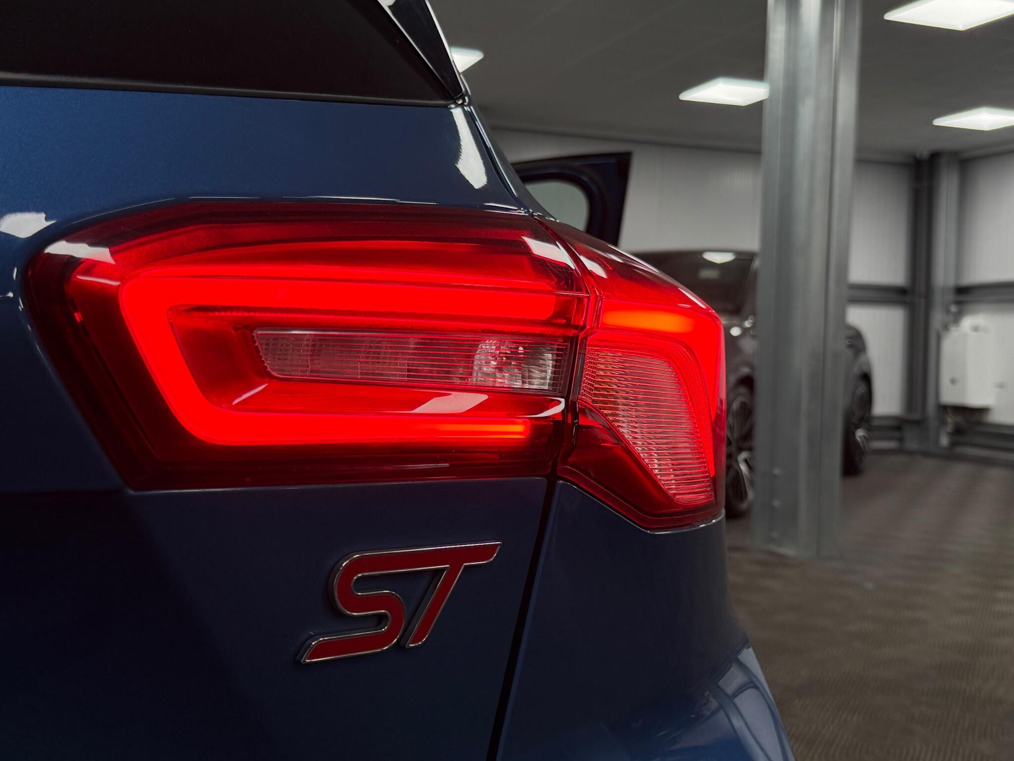 Ford Focus view 38