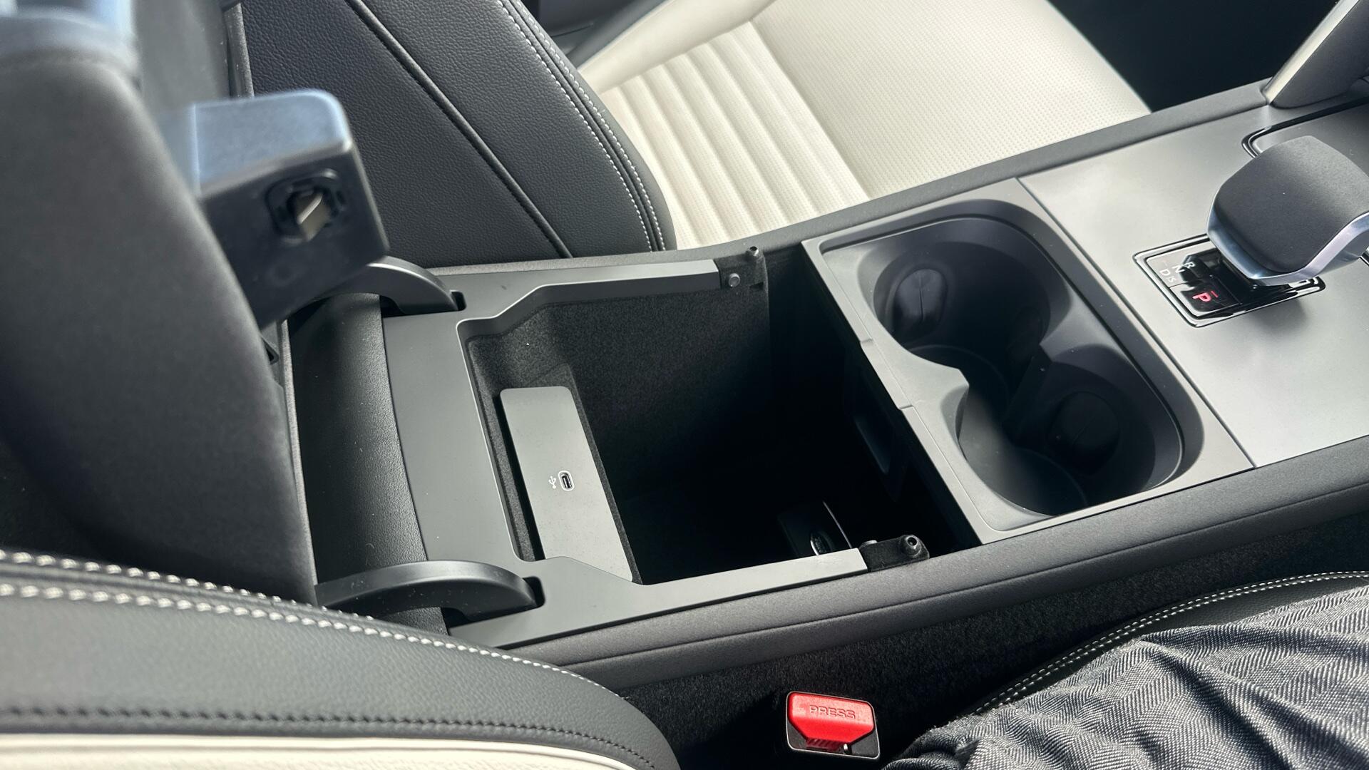 Land Rover Discovery Sport view 46