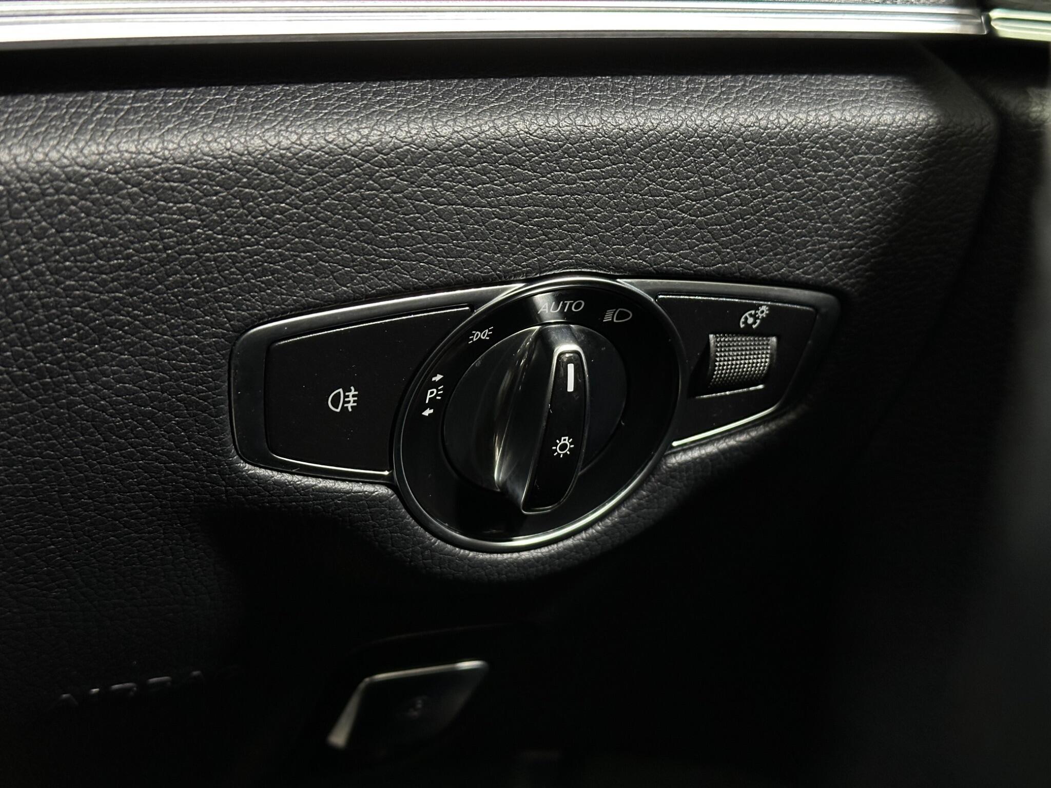 Mercedes-Benz E-Class view 18