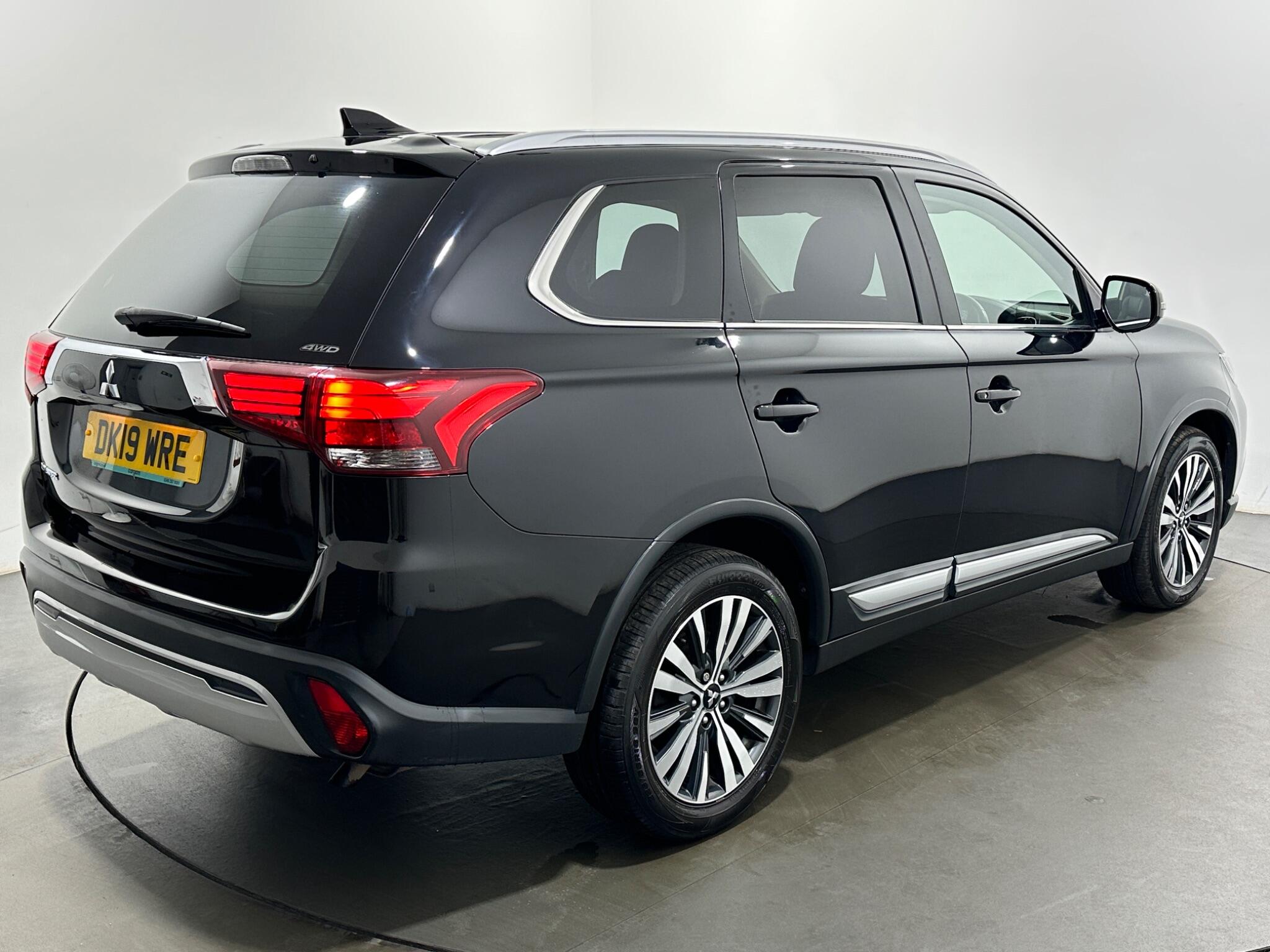 Mitsubishi Outlander view 53
