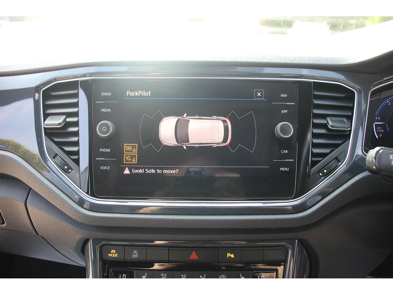 Volkswagen T-Roc view 26