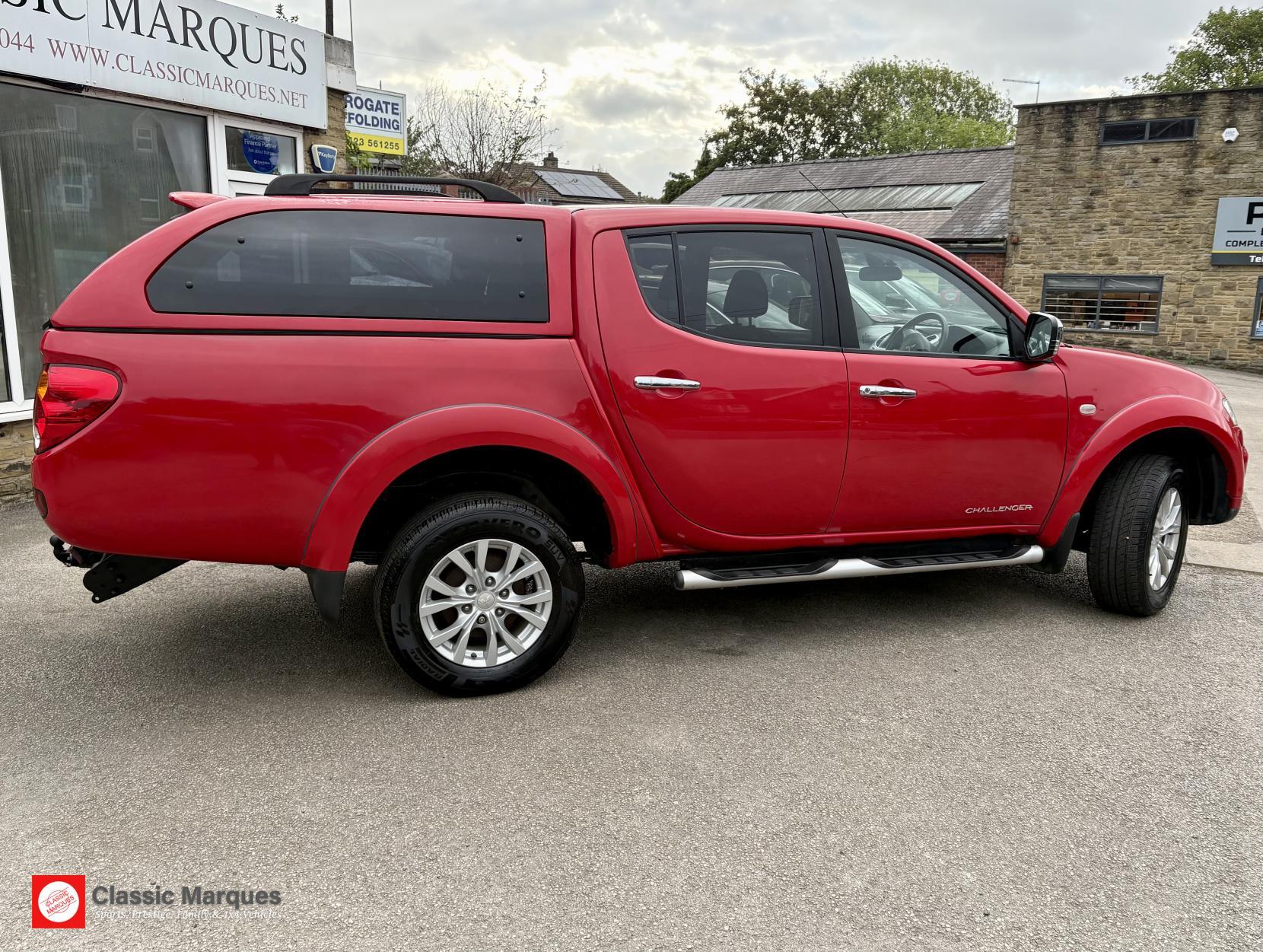 Mitsubishi L200 view 3