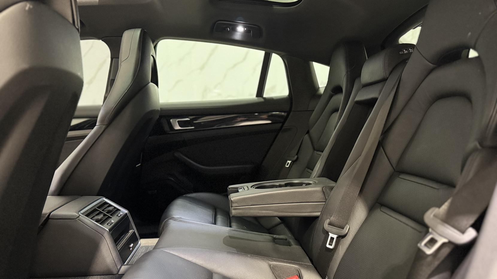 Porsche Panamera view 9
