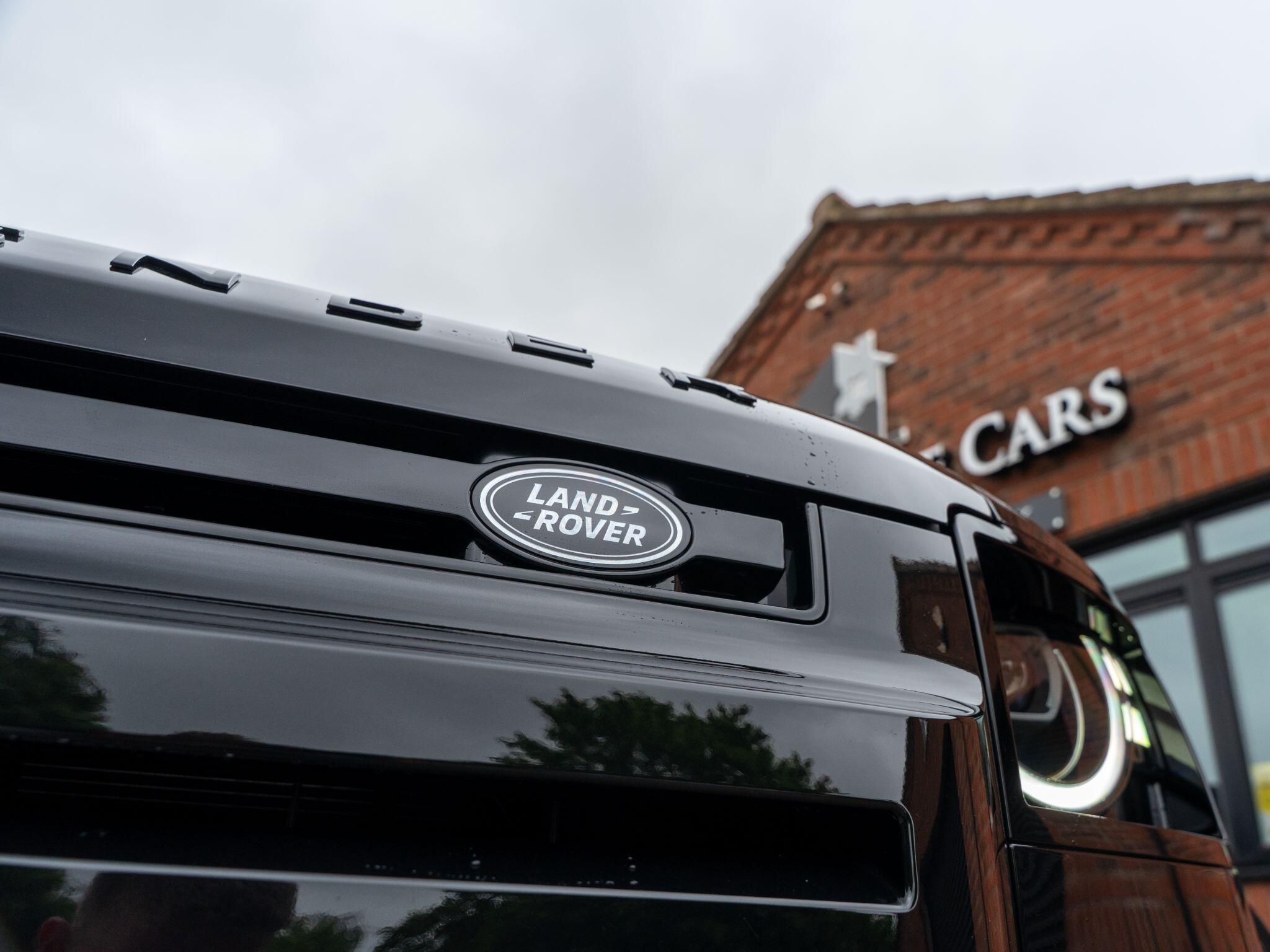 Land Rover Defender 110 view 20