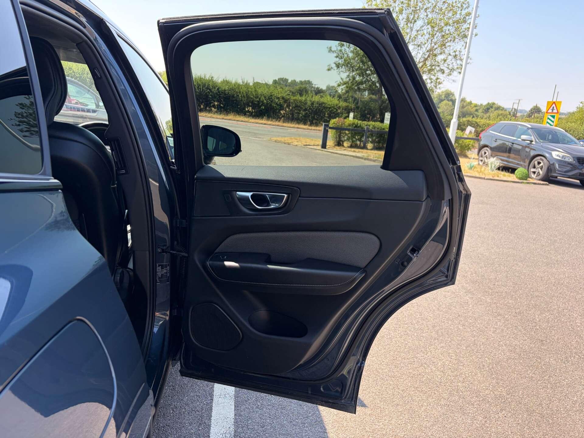 Volvo XC60 view 27