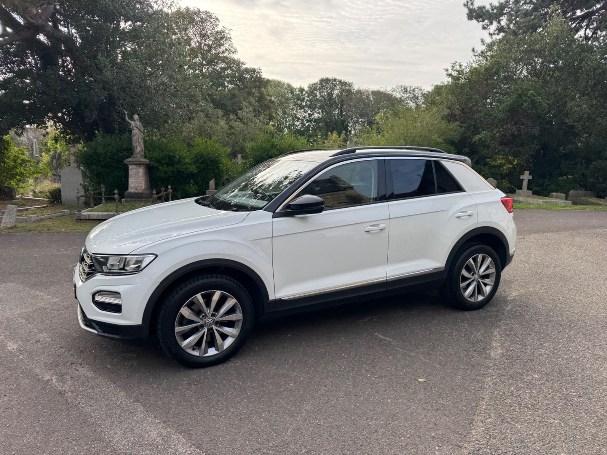 Volkswagen T-Roc view 3