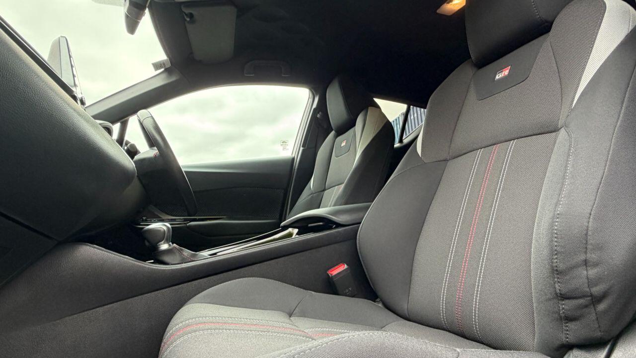 Toyota C-HR view 9