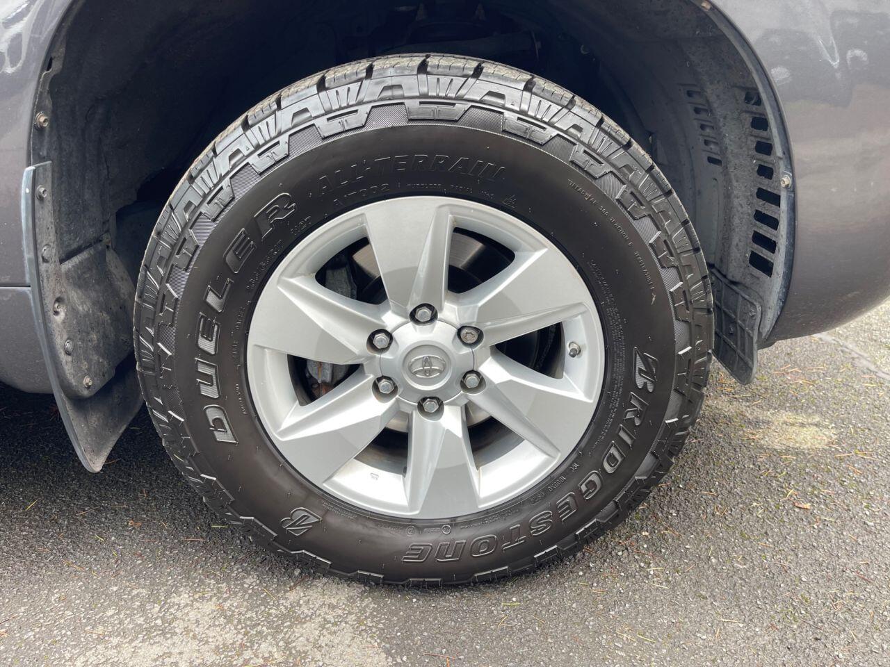 Toyota Land Cruiser view 3