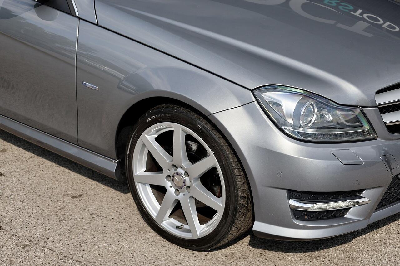 Mercedes-Benz C Class view 24