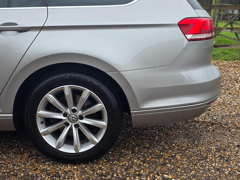2015 Volkswagen Passat image 10