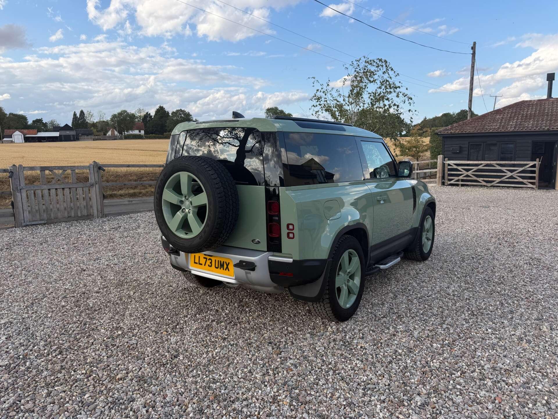 Land Rover Defender view 4