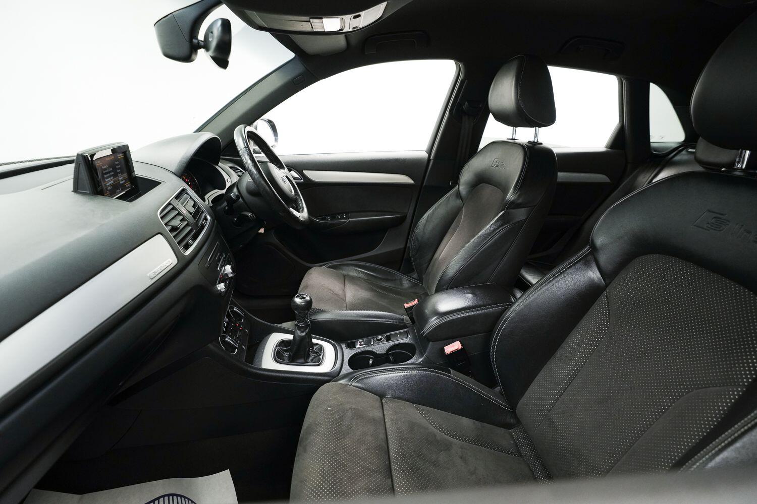 Audi Q3 view 28