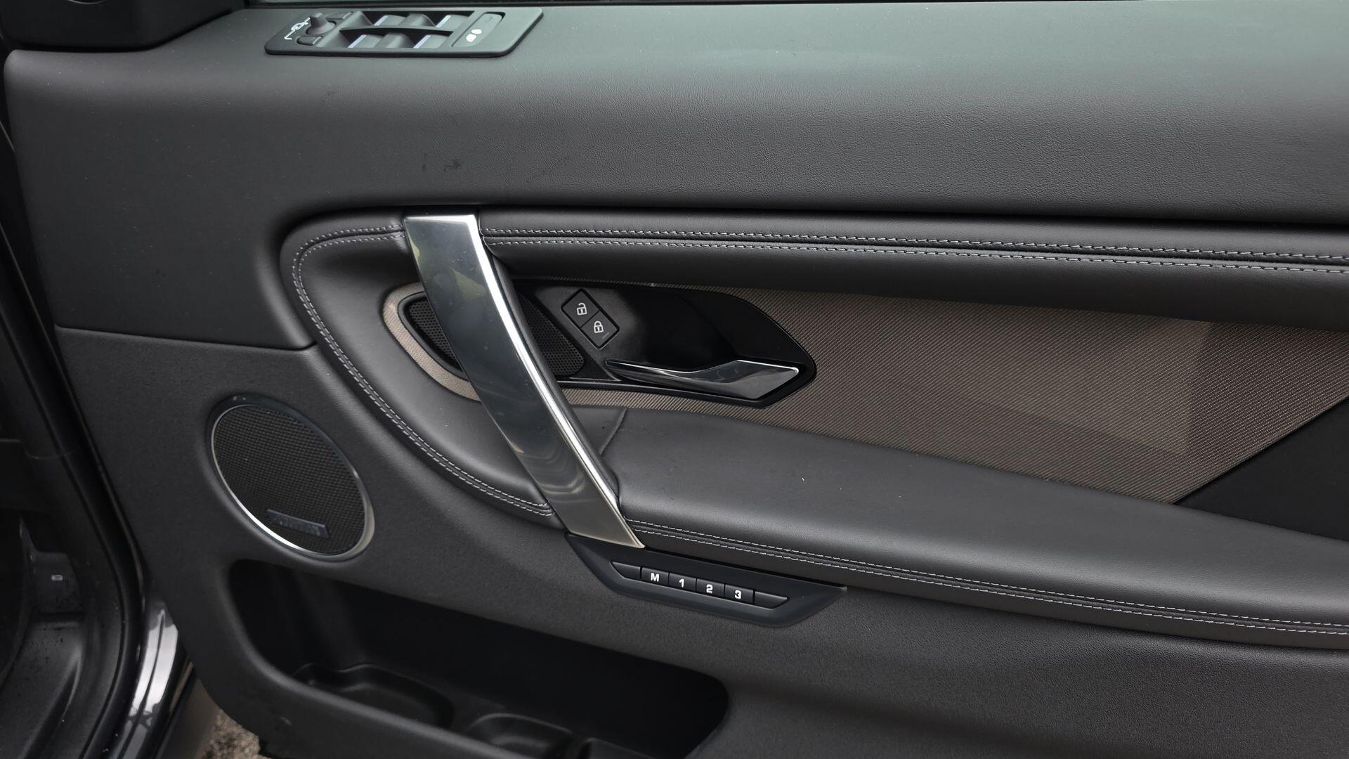 Land Rover Discovery Sport view 25