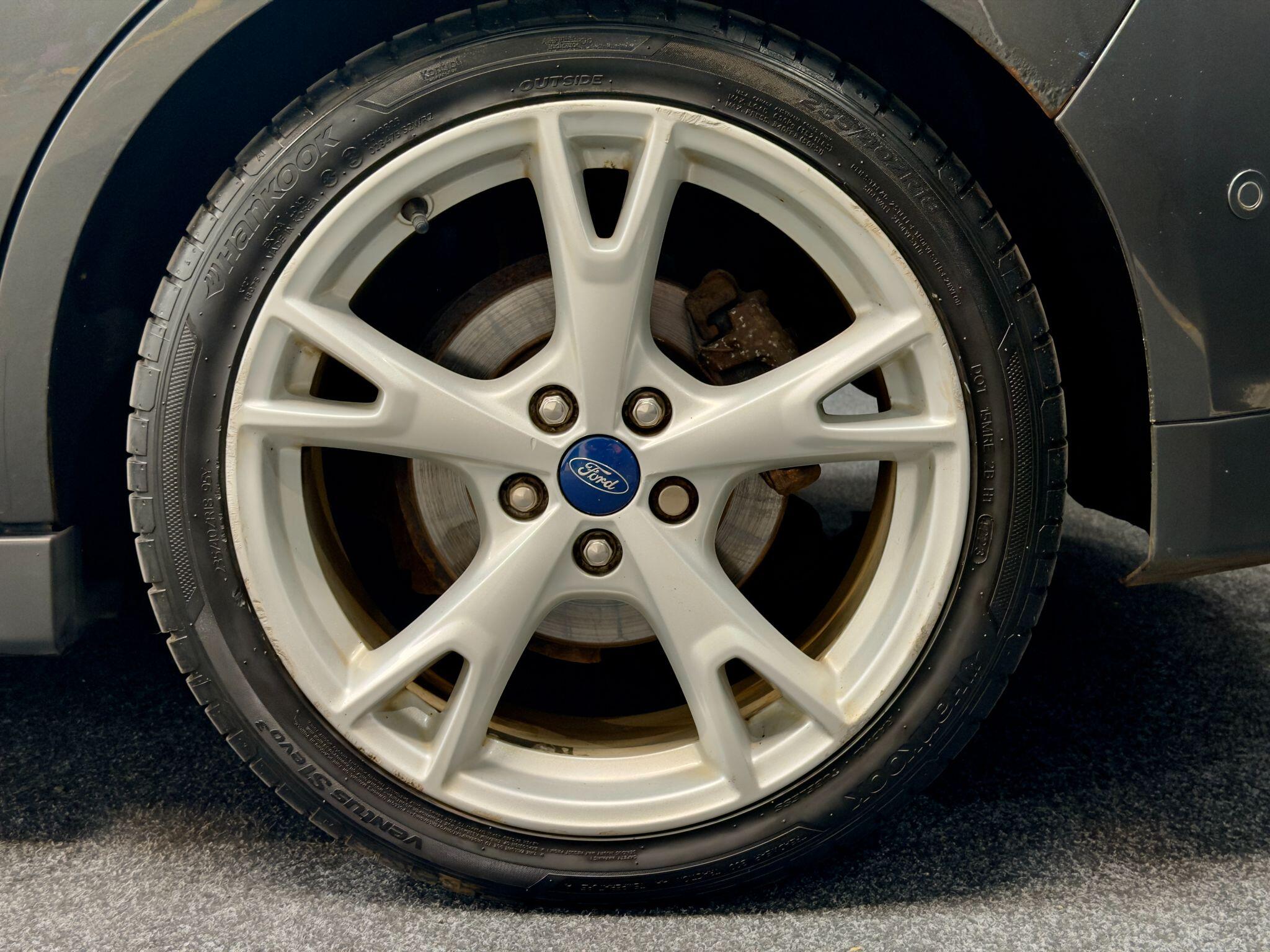 Ford C-Max view 22