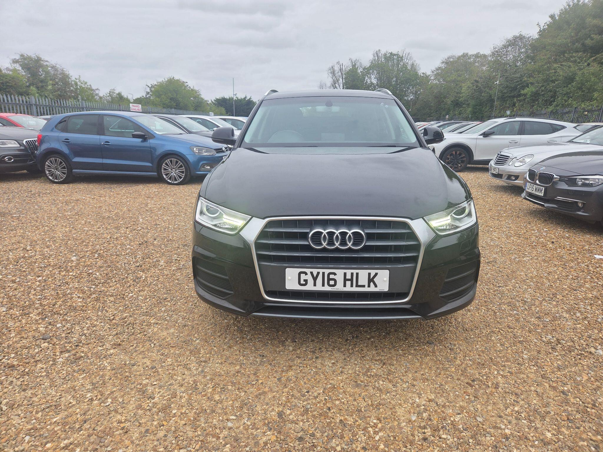 Audi Q3 view 9