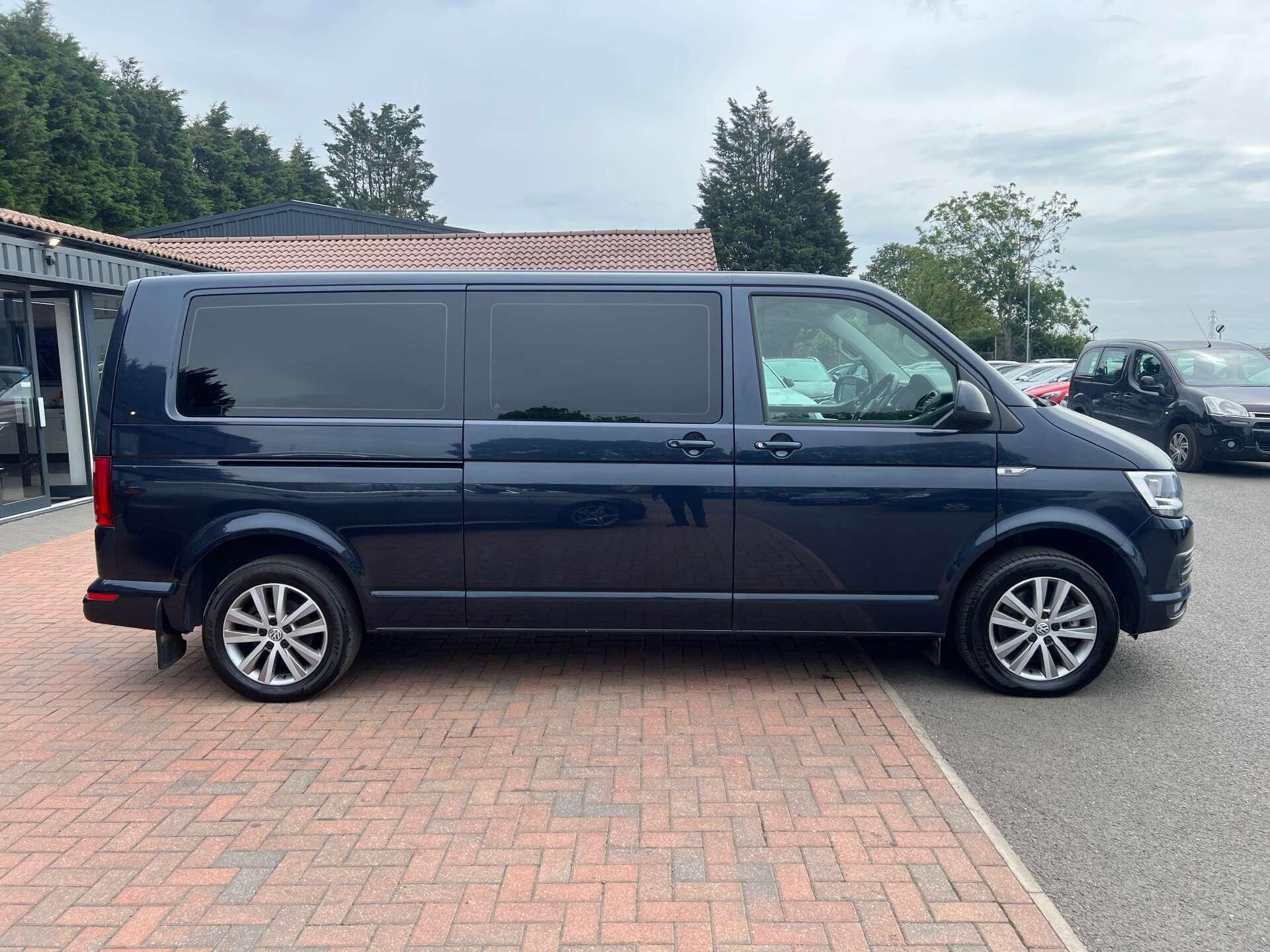 Volkswagen Caravelle view 7