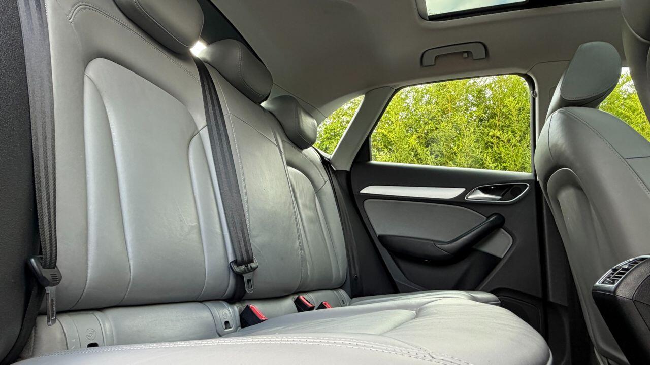 Audi Q3 view 13