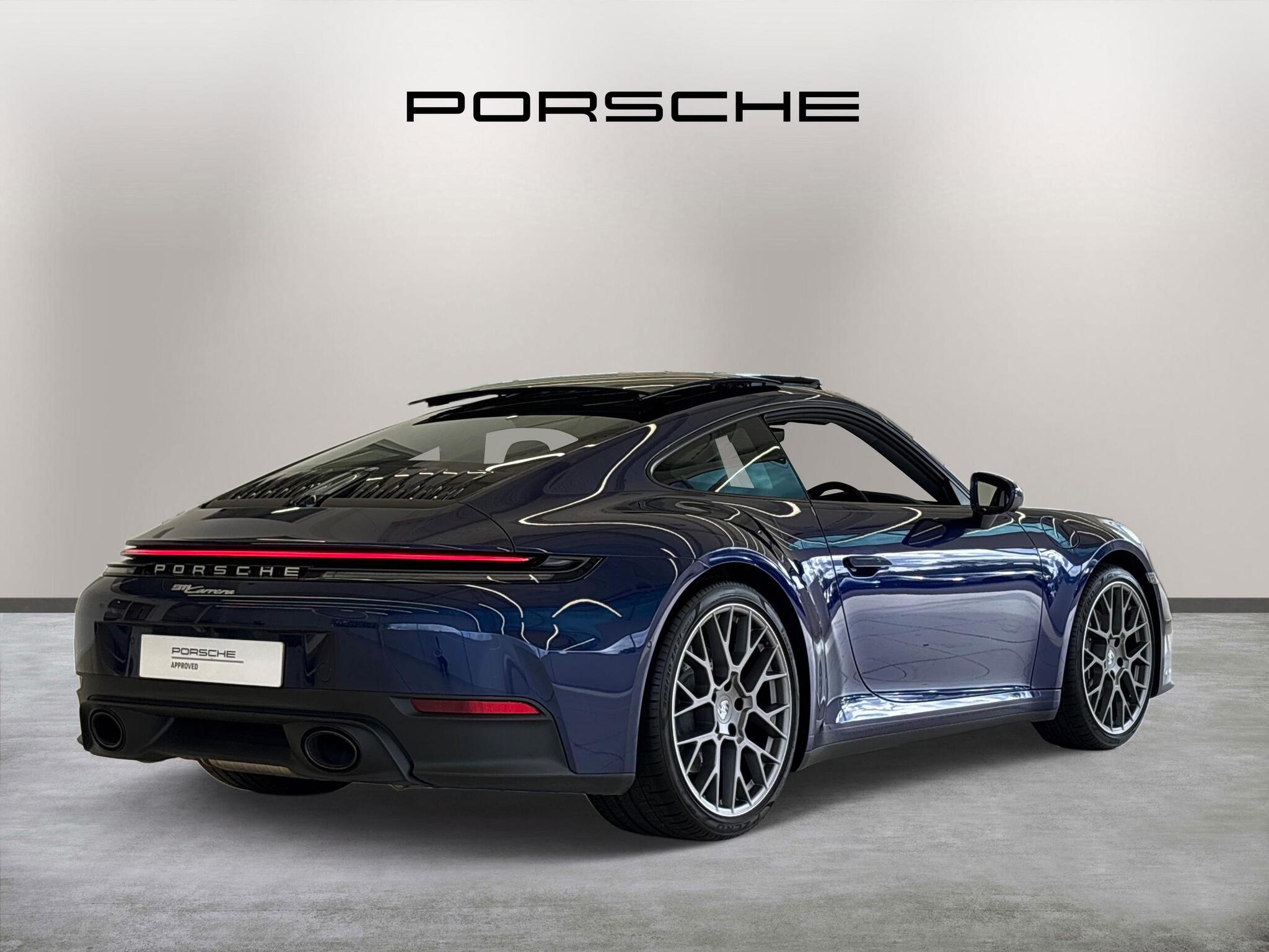 Porsche 911 view 7