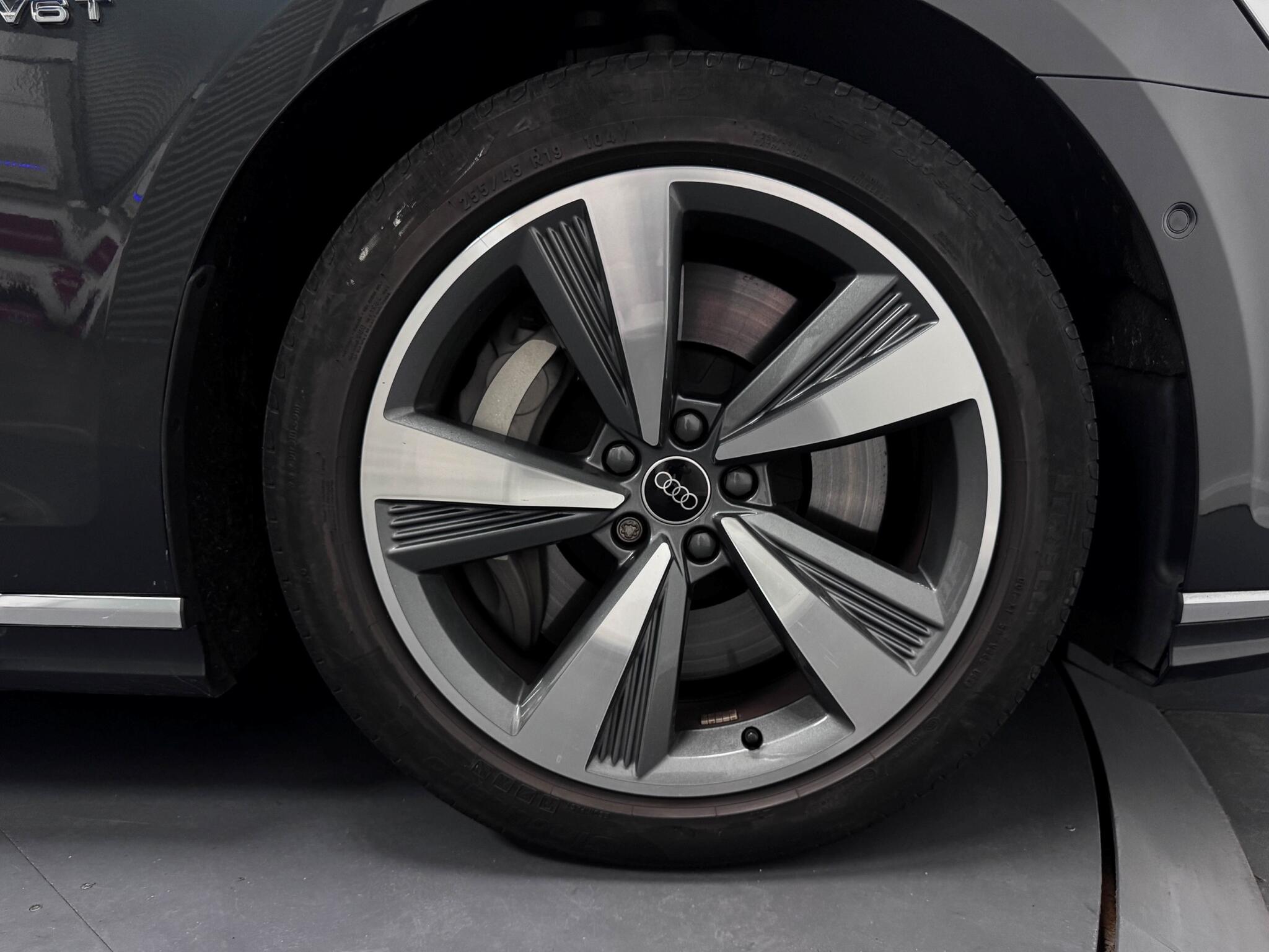 Audi A8 view 71